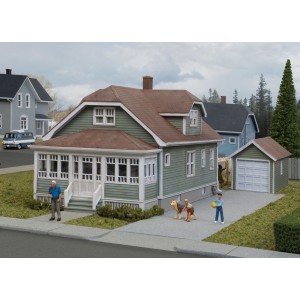 Walthers Cornerstone Updated American Bungalow with Single-Car Garage