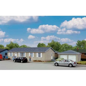 Walthers Cornerstone Modern Sectional House with Garage