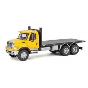 Walthers SceneMaster International(R) 7600 3-Axle Flatbed Truck